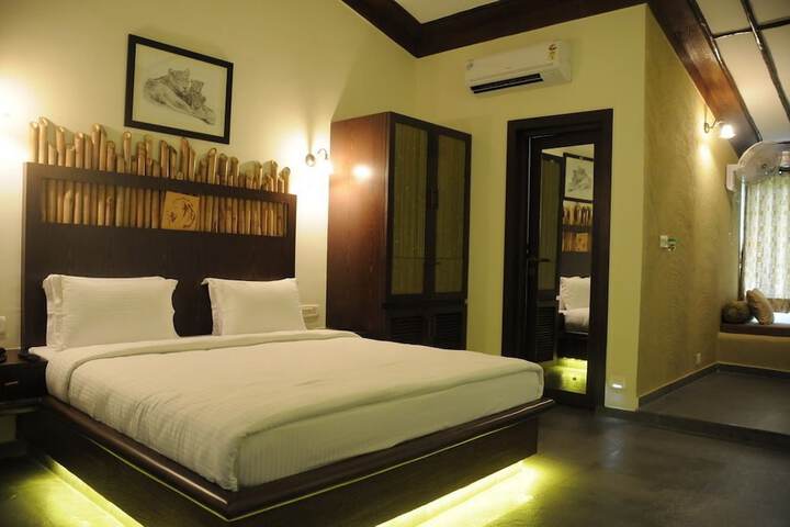 Room 3 of 79