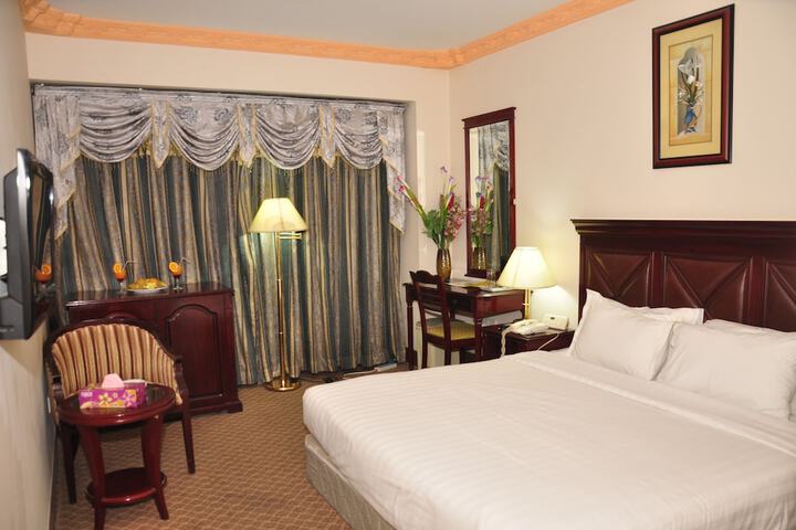 Room 12 of 33