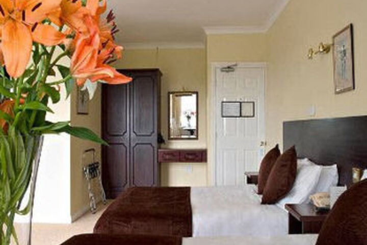 Room 10 of 27