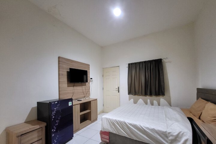 Room 4 of 12