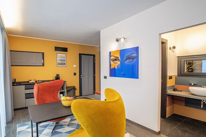 Room 10 of 31