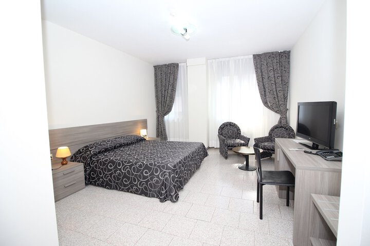 Room 10 of 17
