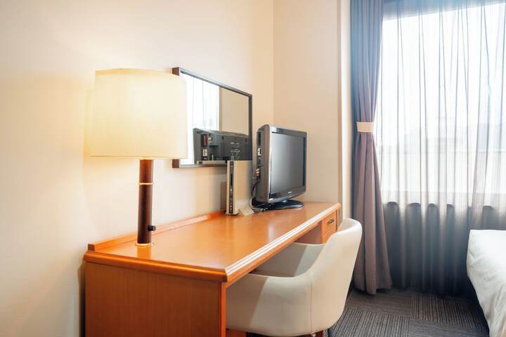 Room 8 of 50