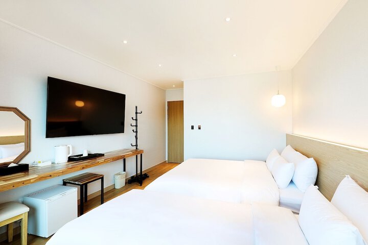 Room 15 of 30