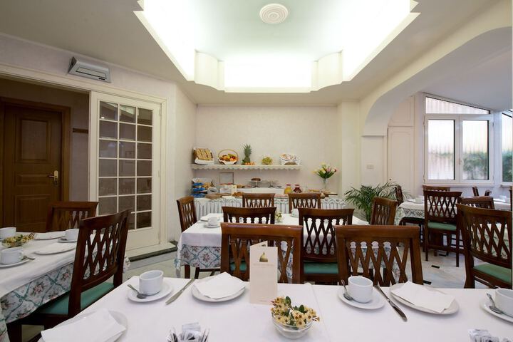 Dining 170 of 201