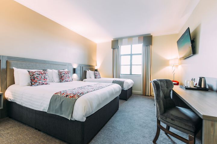 Room 4 of 25