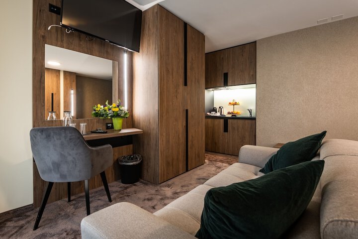 Room 19 of 32