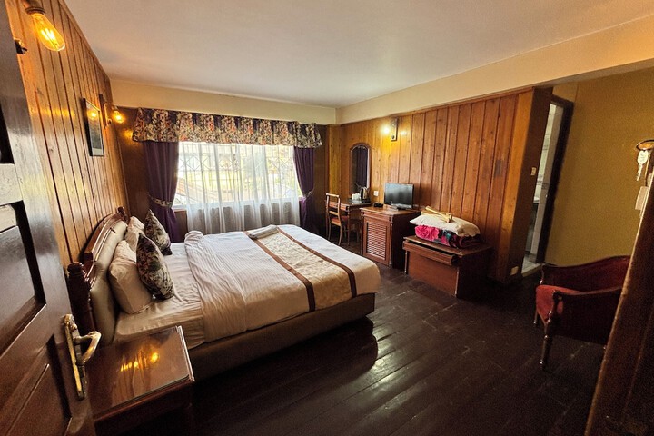 Room 9 of 32