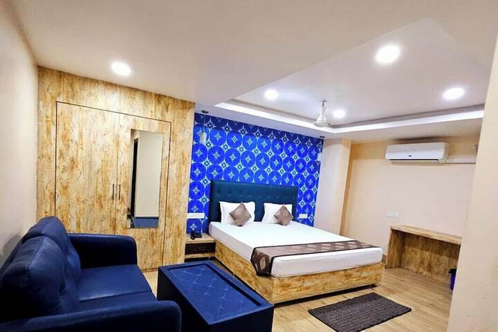 Room 9 of 14