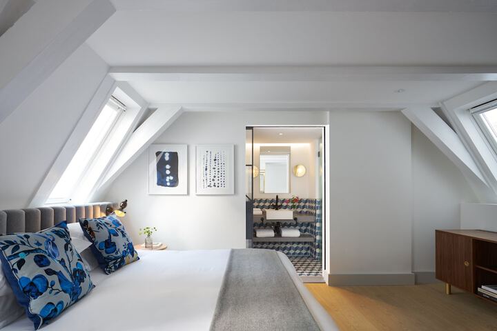 Room 33 of 121