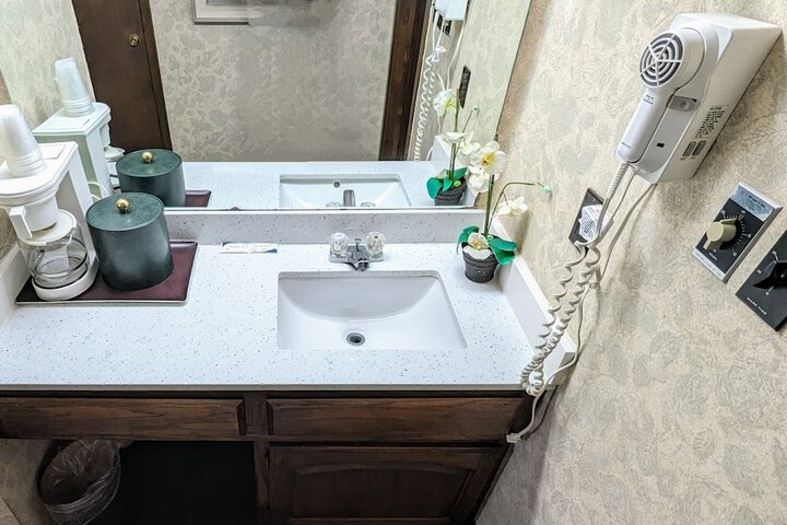 Room 17 of 24