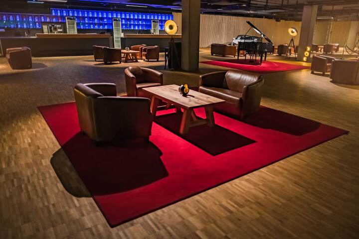 Lounge 48 of 72