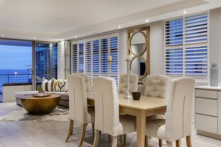 Room 10 of 14