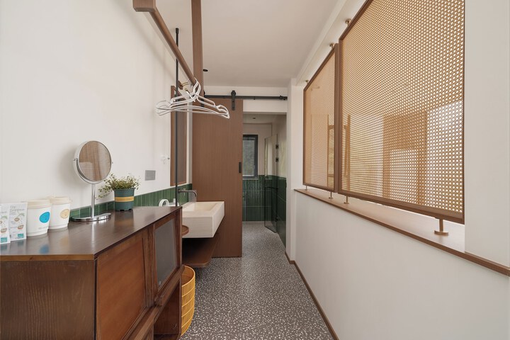 Room 18 of 21
