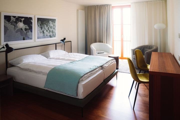 Room 2 of 37