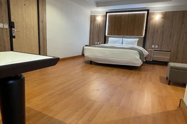 Room 17 of 35