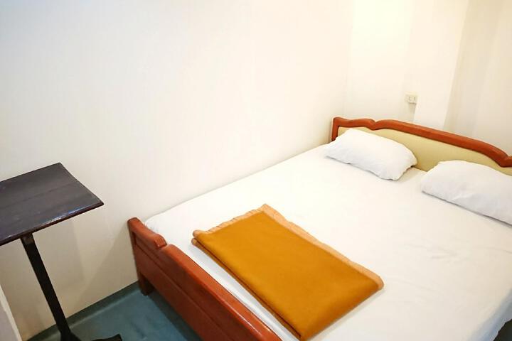 Room 6 of 8