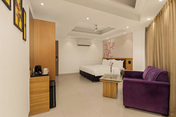 Room 6 of 24