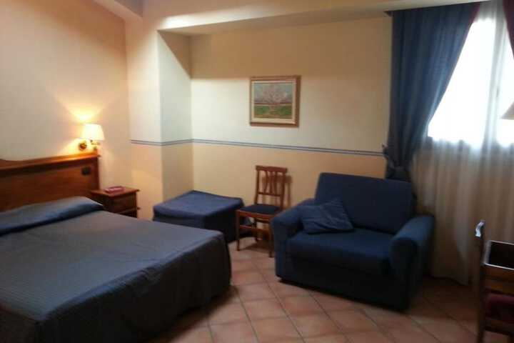 Room 10 of 32