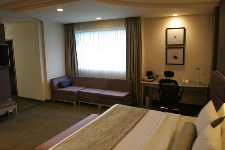 Room 4 of 78