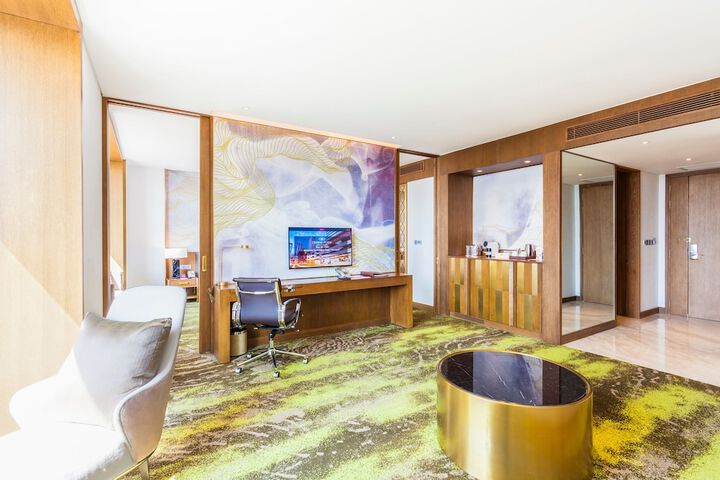 Room 17 of 250
