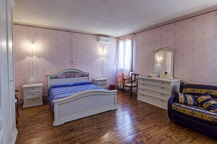Room 7 of 41