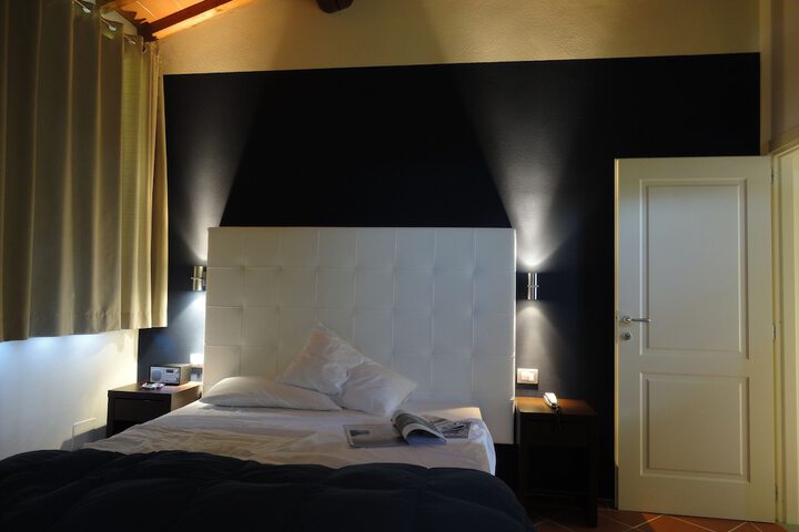 Room 27 of 63