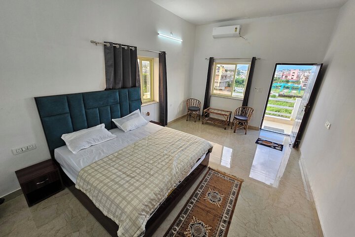Room 3 of 10