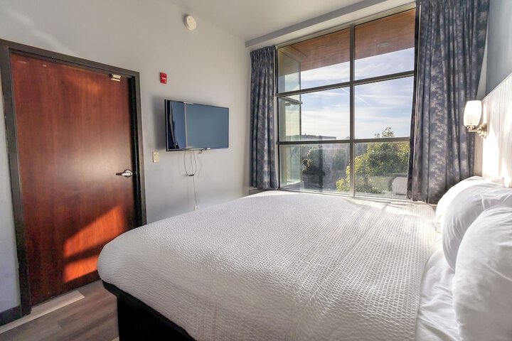 1 King Bed (8 of 15)