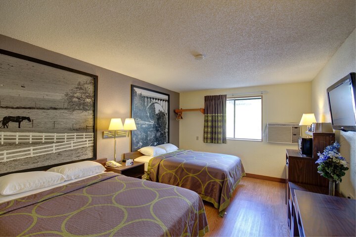 1 Queen Bed (14 of 20)