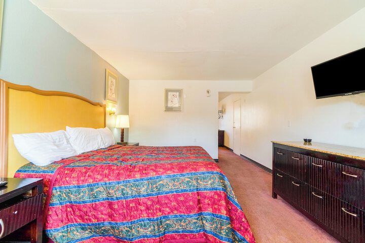 Room 27 of 124