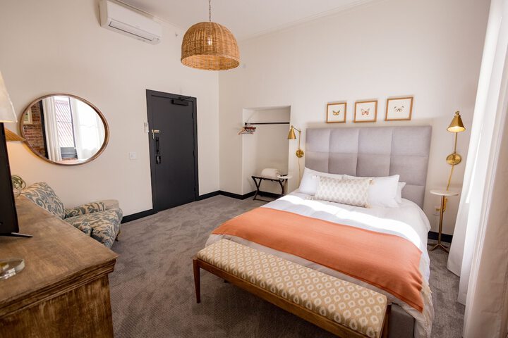 Deluxe Single Room 1 King Bed City View (30 of 30)