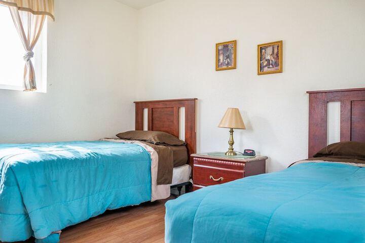 Room 4 of 16