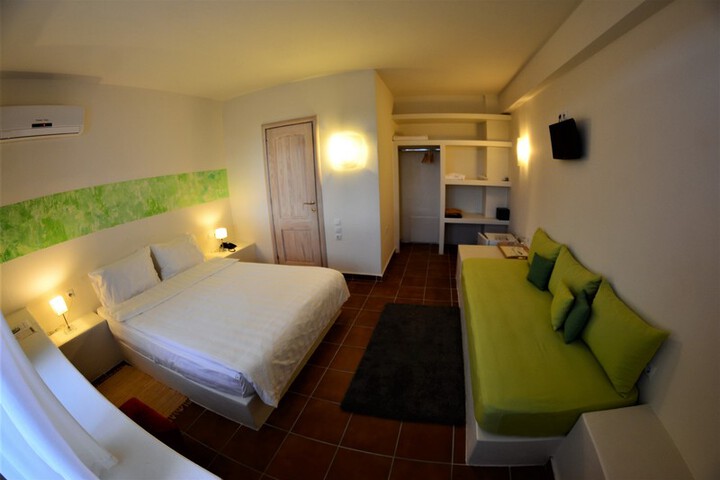 Room 9 of 9