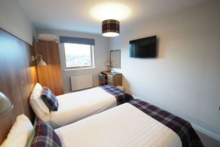 Room 9 of 36