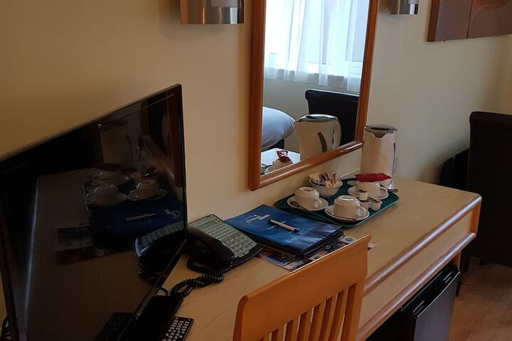 Room 18 of 90