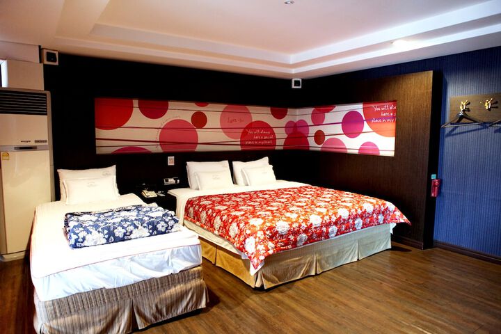 Room 14 of 33