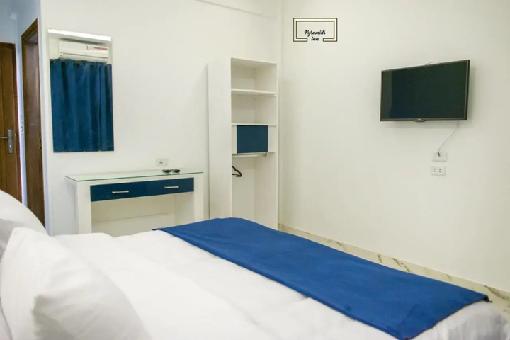 Room 4 of 10