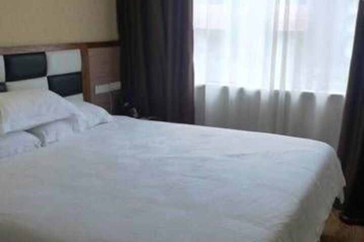 Room 8 of 9