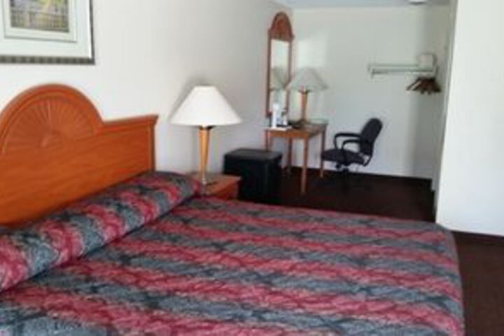 Room 8 of 11