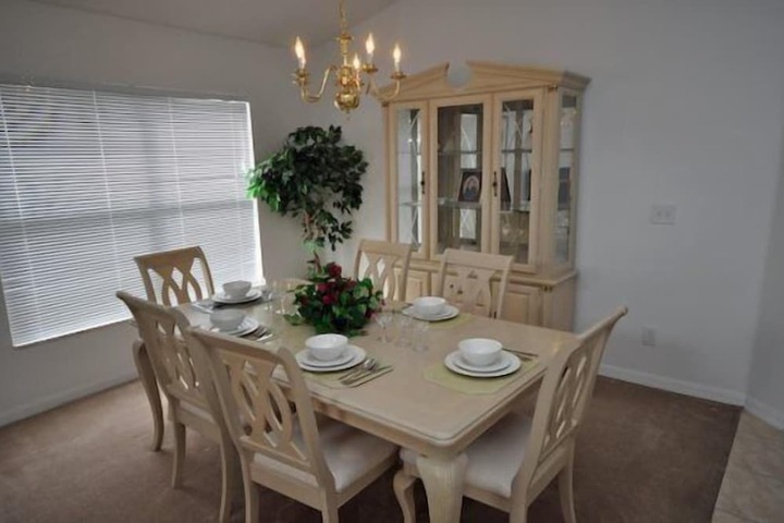 Dining 15 of 20