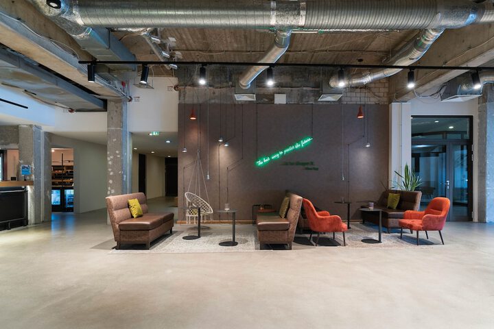 Entrance & Lobby