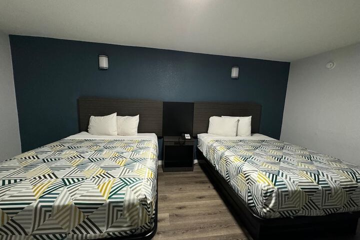Deluxe Room 2 Queen Beds Refrigerator, Microwave (7 of 8)