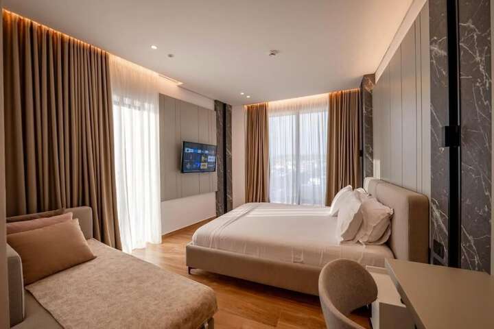 Room 34 of 80