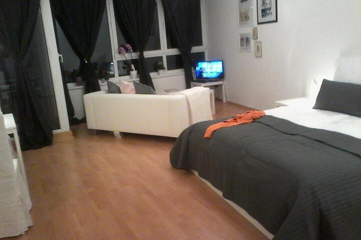Room 2 of 3