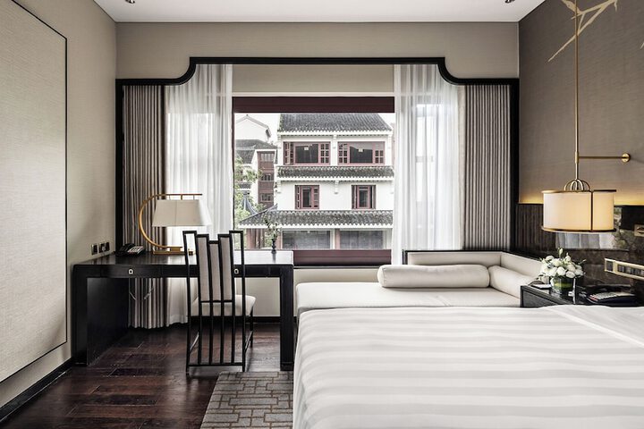Room 35 of 165