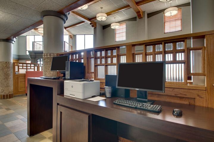 Business Center 75 of 77