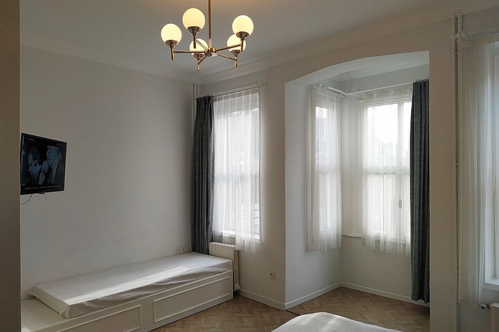 Room 8 of 32