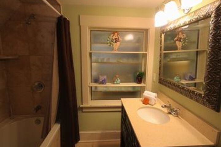 Room 11 of 76