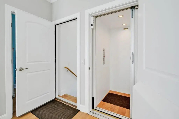 Room 4 of 23